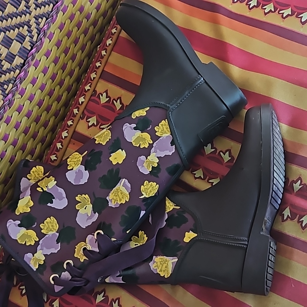 Coach Rain Boots, Wonderful Condition, Ties Up in Back - Picture 7 of 10